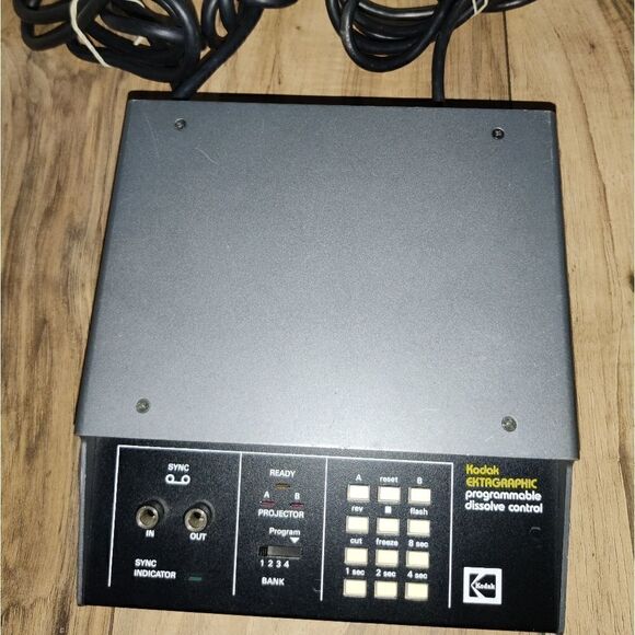 Kodak Ektagraphic programmable dissolve control for two Kodak slide projectors. - Picture 7 of 9